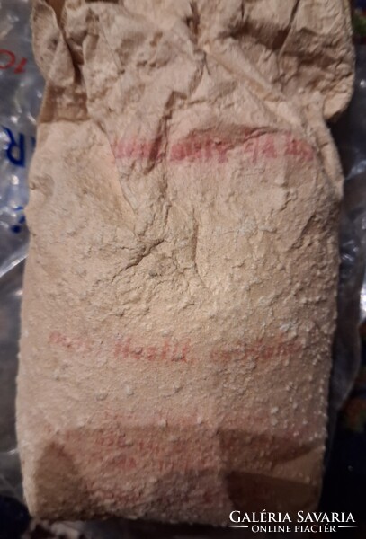 Valamilyen, nagyon régi mosó-vagy tisztítószer