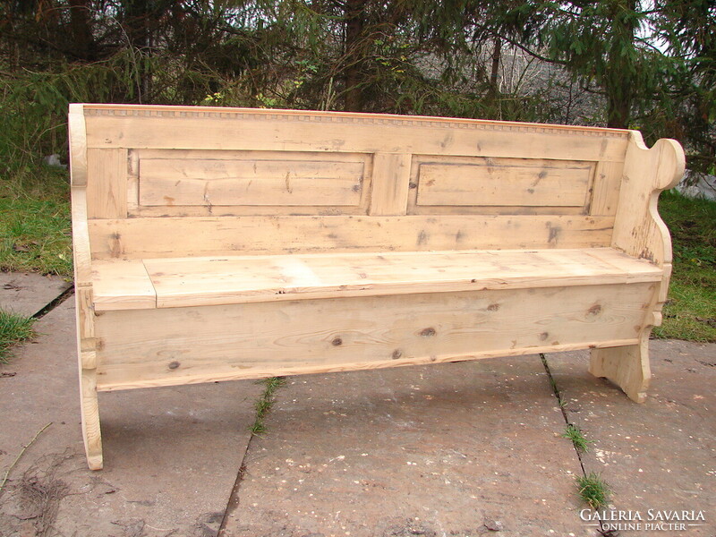 Fenyő ládás kanapé. Felújított, restaurált.