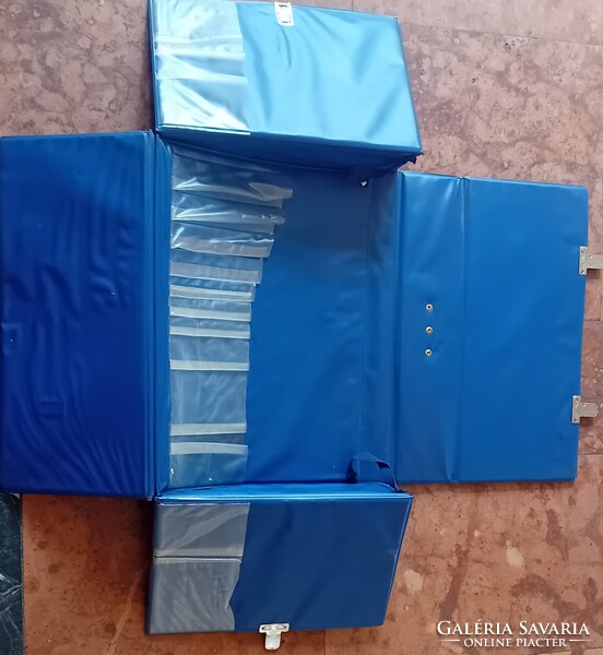 Briefcase with openable sides