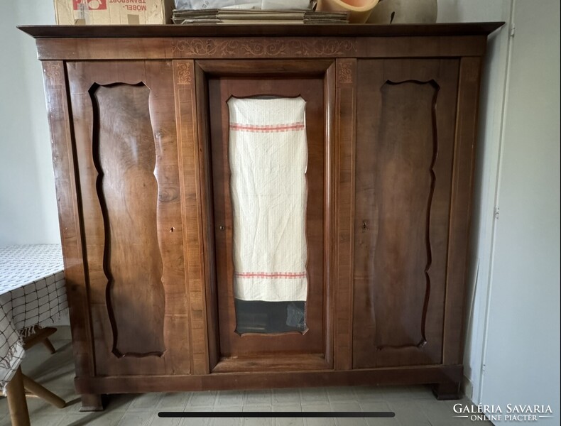 Bieder gardróbszekrény