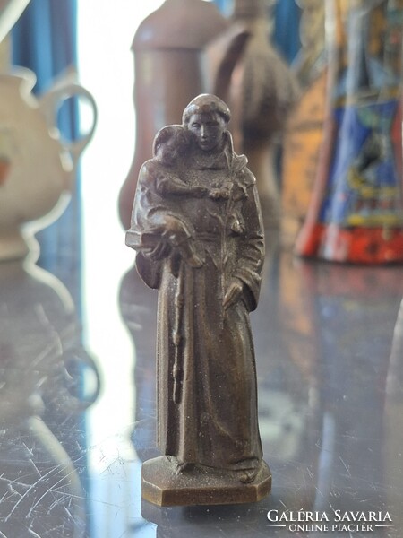 Katolikus vallási szobor.