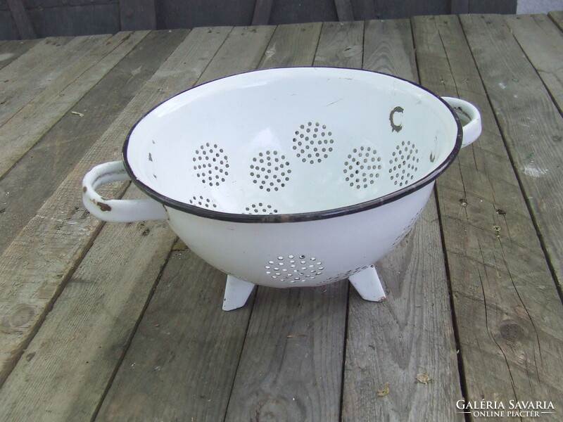 Régi zománcozott lábas szűrőlábas