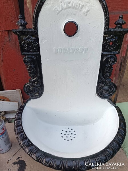 Régi öntöttvas falikút