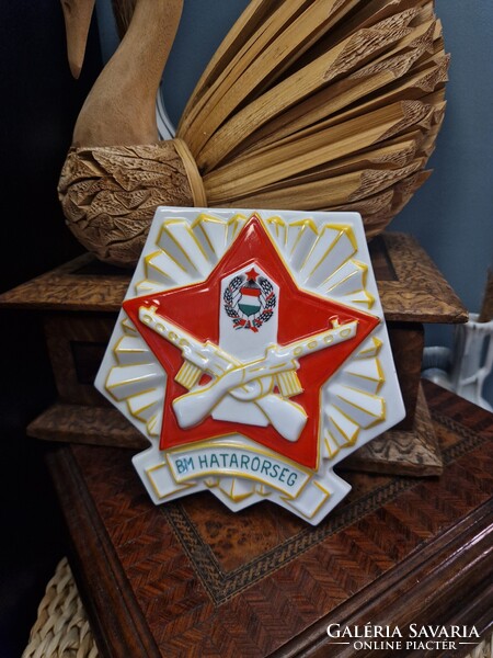 Hollóházi szovjet jelvény