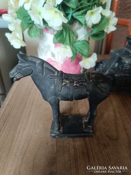 Kínai agyaghadsereg lova szobor