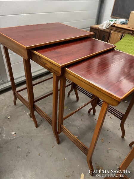 Régi tálaló asztalsor, egymásba tolható 4 db-os