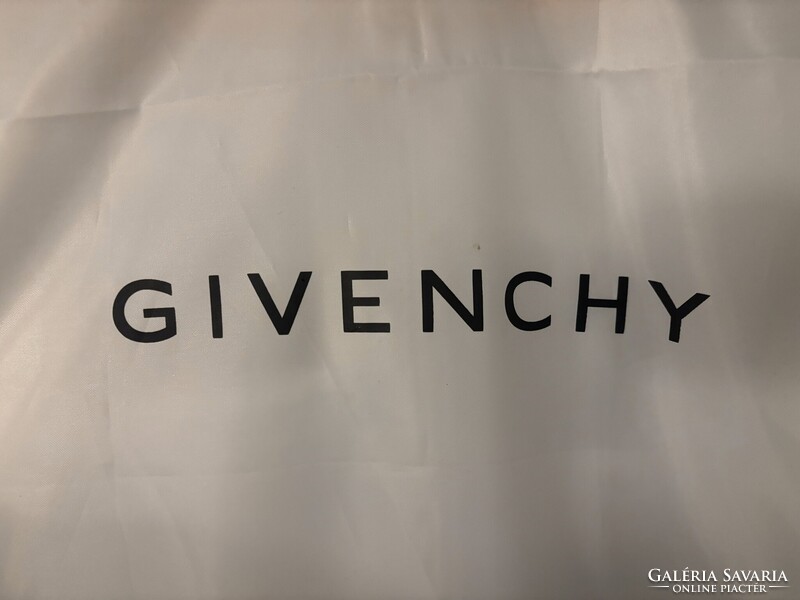 Givenchy ruhazsák eladó