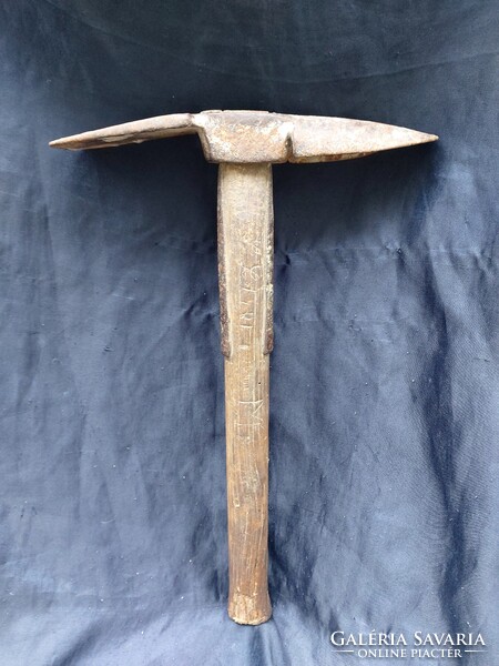 Antik kovácsolt kalapács.