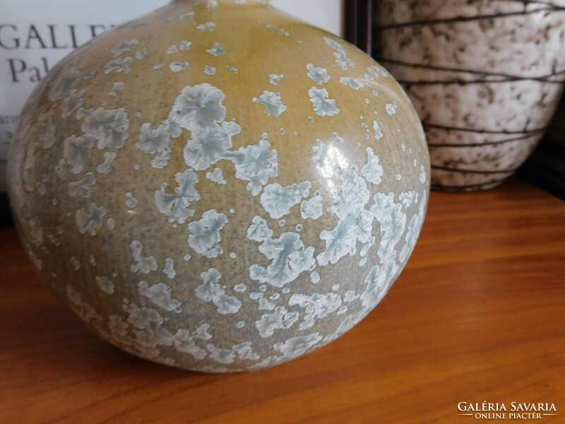 Halmos Ferenc váza kristálymázzal