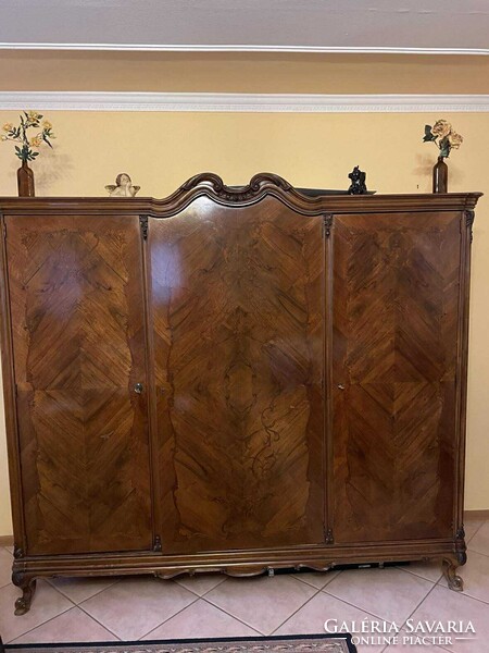 Intarziás bécsi barokk szekrény