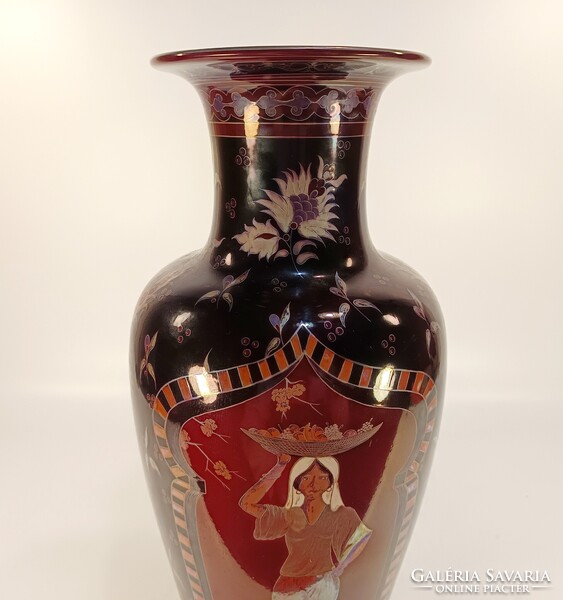 ZSOLNAY, DOLGOZÓ NŐK TÖBBTŰZŰ EOSIN KÉZZEL FESTETT PORCELÁN PADLÓVÁZA, HIBÁTLAN! (HD005)
