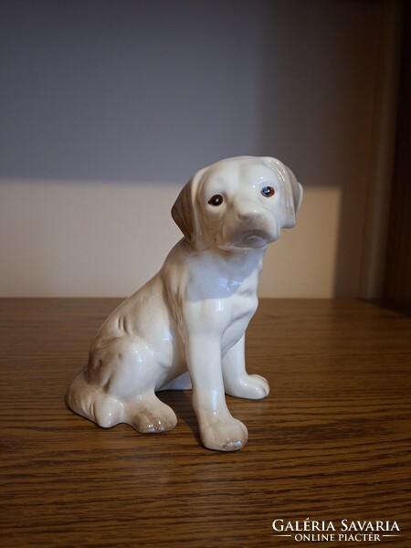 Porcelán kutya. 16 cm. Hibátlan. Jelzett
