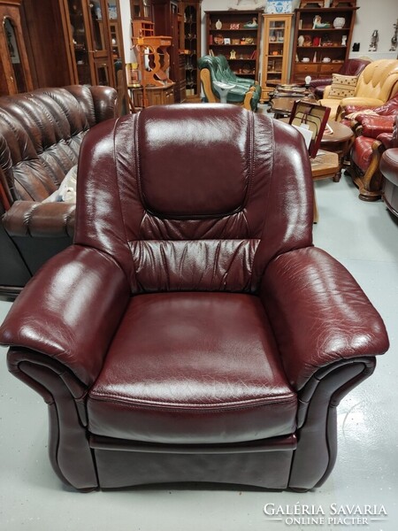 Antikolt bordó színű ülőgarnitúra  lábtartós fotelekkel , 3 személyes bőr kanapé + 2 relax fotel