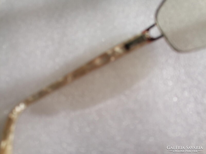 2 db / Minőségű Szemüveg Keretként Árulom + Ajándék 2 db Szemüvegtok!