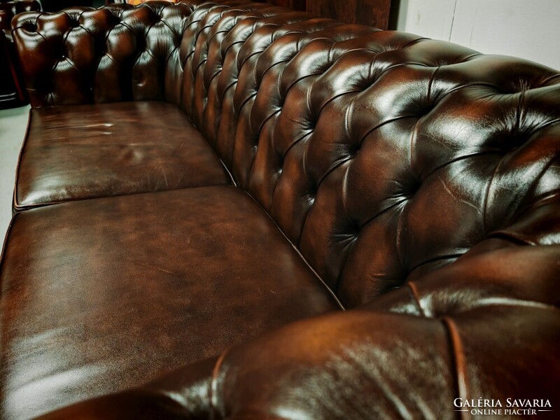 Eredeti angol bőr ülőgarnitúra 3,5 szem. chesterfield kanapé + 2 db. fotel újszerű állapotban
