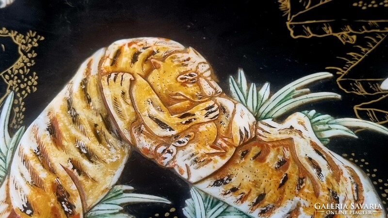 Nagy méretű keleti antik gyöngyház és csont berakásos festett lakk doboz