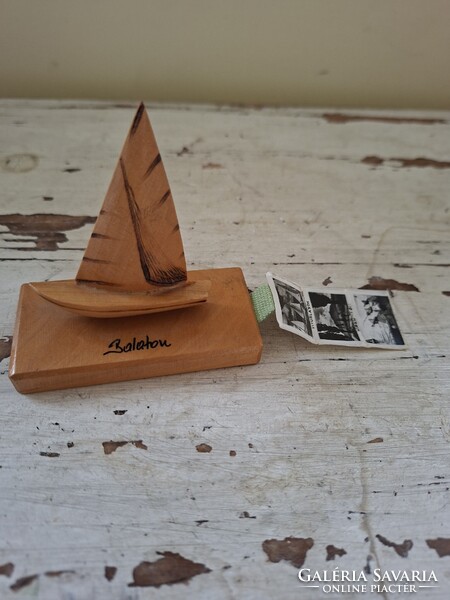 Balatoni emlék fa vitorlás