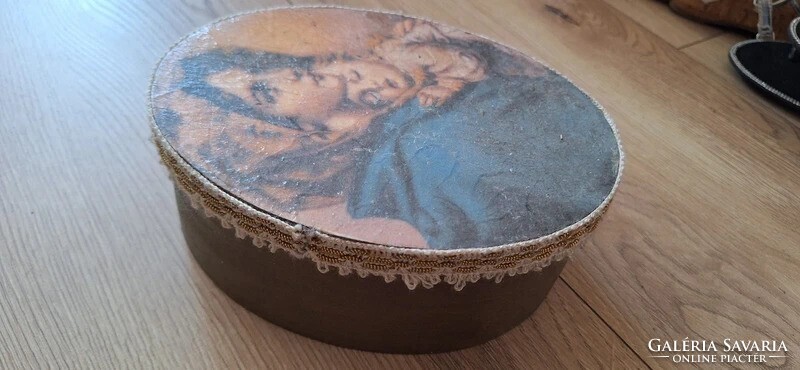 Díszes doboz vallási témájú