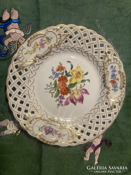 Gyönyörű MPM porcelán ,  virágos áttört szélű gyönyörű tányér!