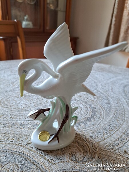 Porcelán gém szobor