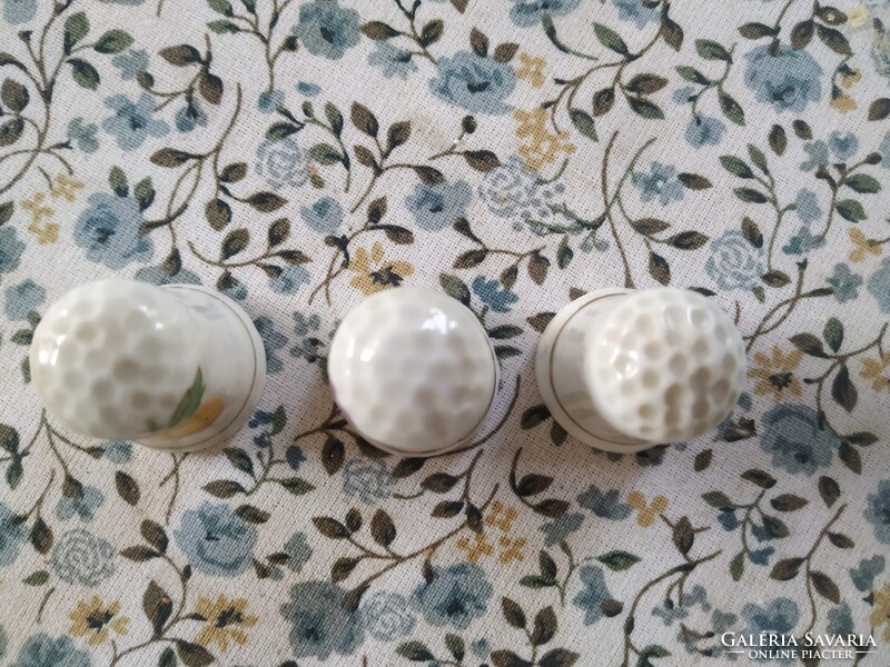 3 db porcelán gyűszű