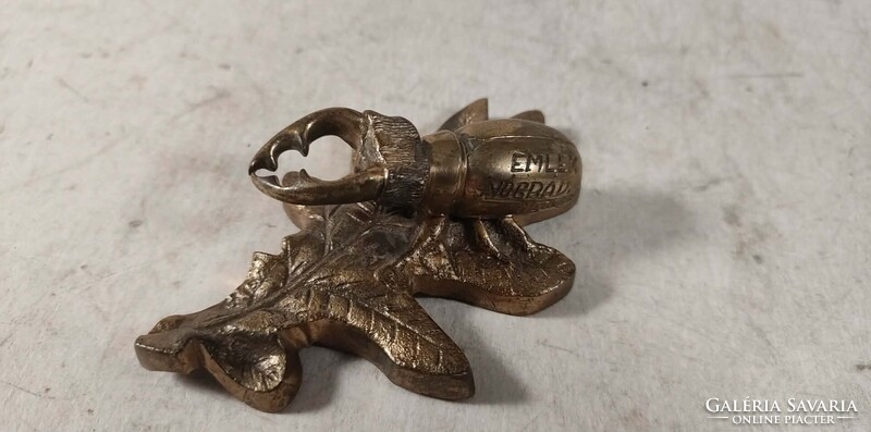 Bronz szarvas bogaras levélnehezék, íróasztaldísz 556