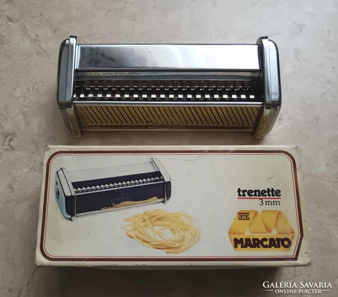 Marcato Atlas tésztagép és nyújtógép + 1 mm, 3 mm, spagetti és a Ravioli 45x45 mm adapter.