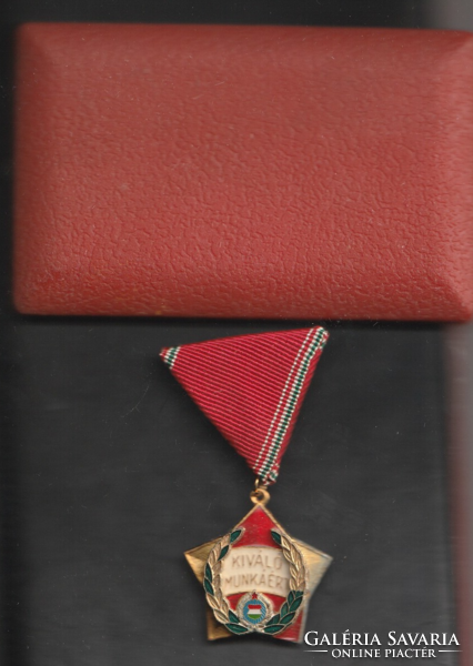 Kiváló munkáért kitüntetés.