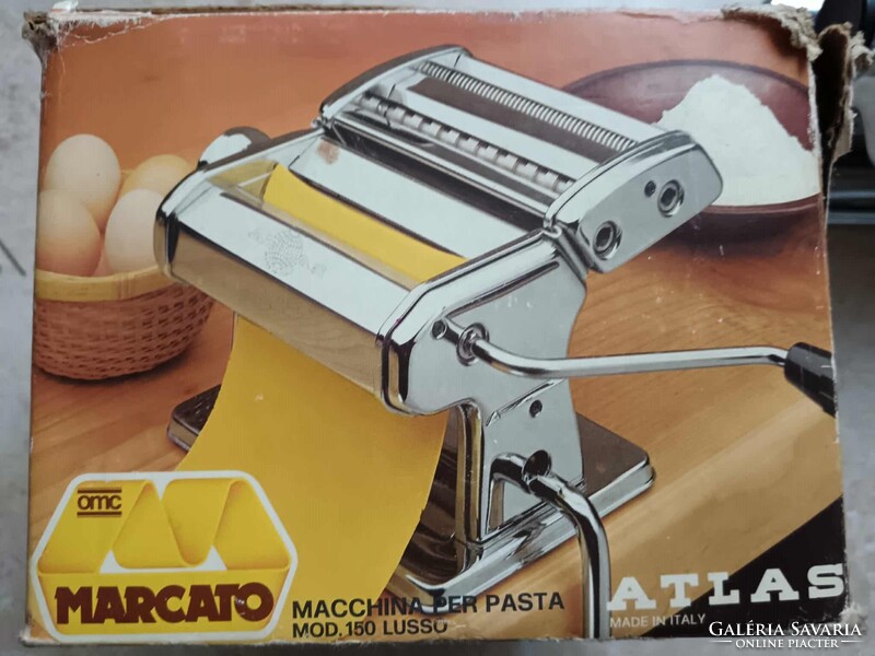 Marcato Atlas tésztagép és nyújtógép + 1 mm, 3 mm, spagetti és a Ravioli 45x45 mm adapter.