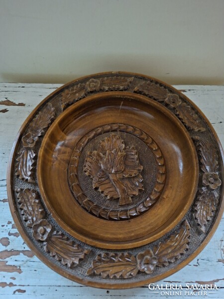 Erdélyi faragott falitányér