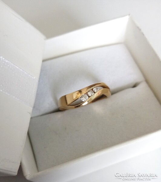 14K-os, nagyon szép vonalú köves arany gyűrű