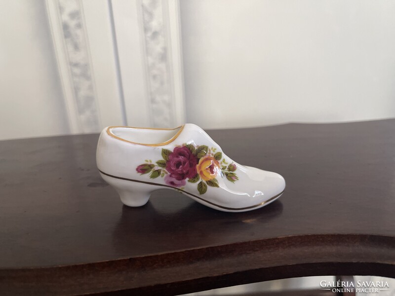 Angol rózsás porcelán kis cipő 8.5 cm hosszú.