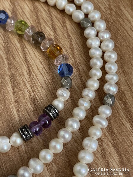 Igazgyöngy gyöngysor nagyobb szemekből, nagyon szép extra hosszú.