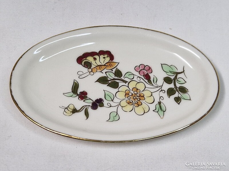 Zsolnay porcelán virág és pillangó mintás ovális alakú tálka hibátlan állapotban 11,5 cm. hosszú