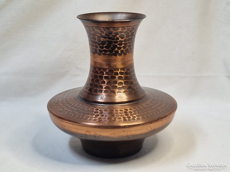 Iparművész Képcsarnokos nagy méretű réz váza hibátlan állapotban 18 cm. magas és 525 g. súlyú
