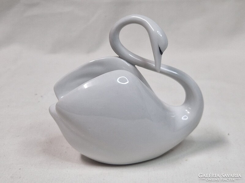 Hollóházi art deco stílusú porcelán hattyú figura kézzel festett hibátlan állapotban 8 cm. magas