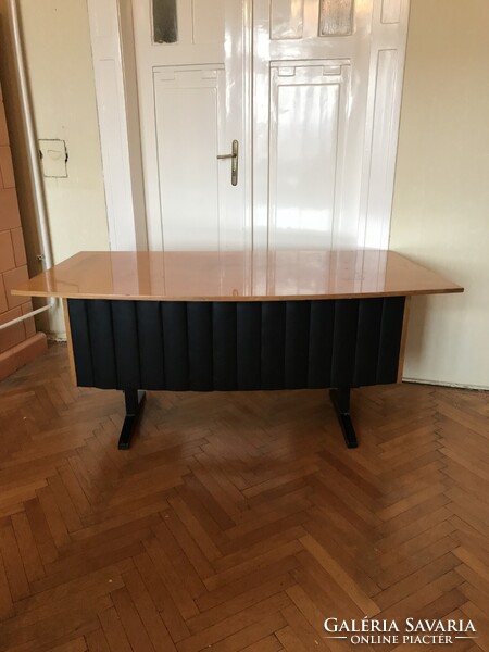 Ritkaság!!Elegáns mid- century modern , varrott műbőrrel díszített íróasztal
