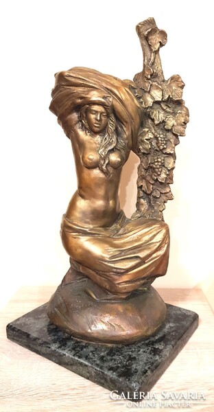 Simorka Sándor - Bronz női akt szőlő lugasnál 2014 5/2