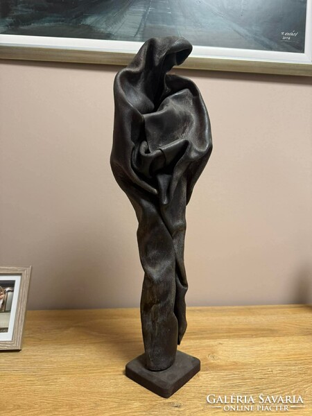 Bőr szobor BP jelöléssel 50 cm magas