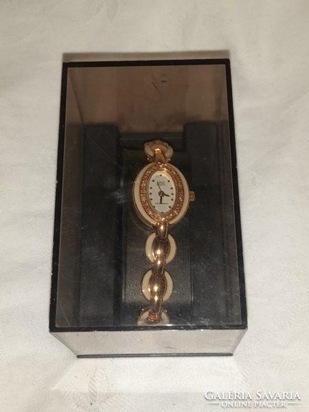 Q&Q új női karóra Swarovski kövekkel    R