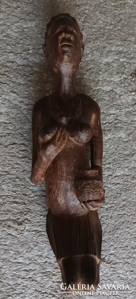 Afrikai, kézzel faragott szobor