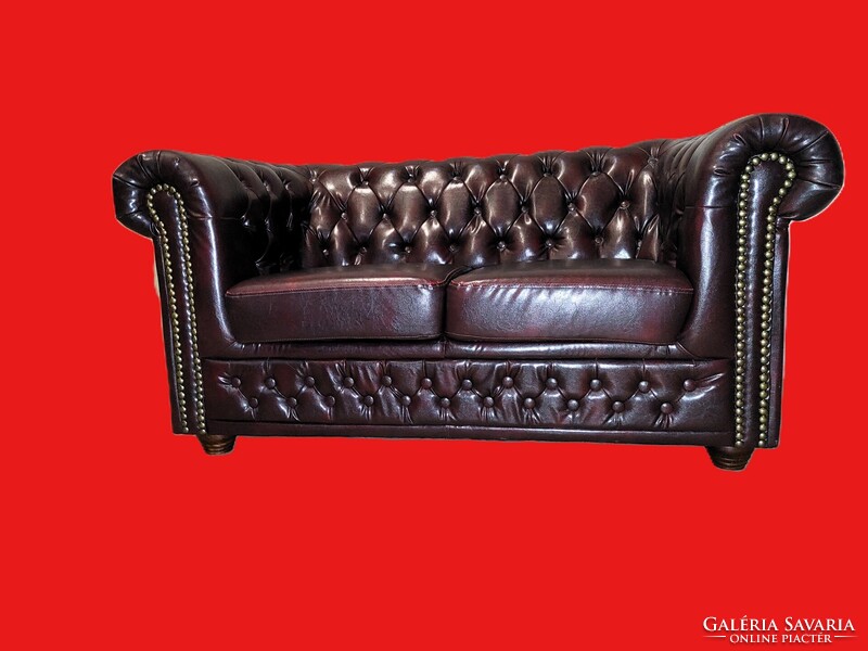 Chesterfield kétszemélyes kanapé100/100 állapot! Lenne ajánlat!
