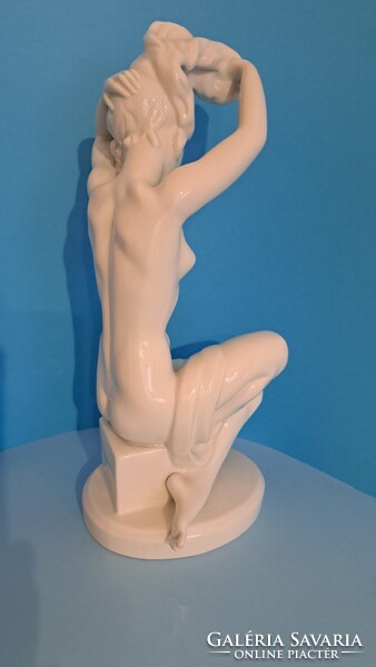 Herendi Fürdöző , 37 cm Haját fésülő Nő , Haját mosó Nő eladó !