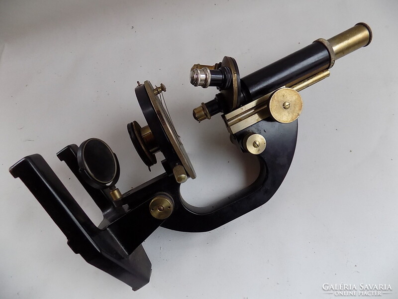 Mikroszkóp: " Micropta Wetzlav Prag Eleitz ". Jó állapotú.