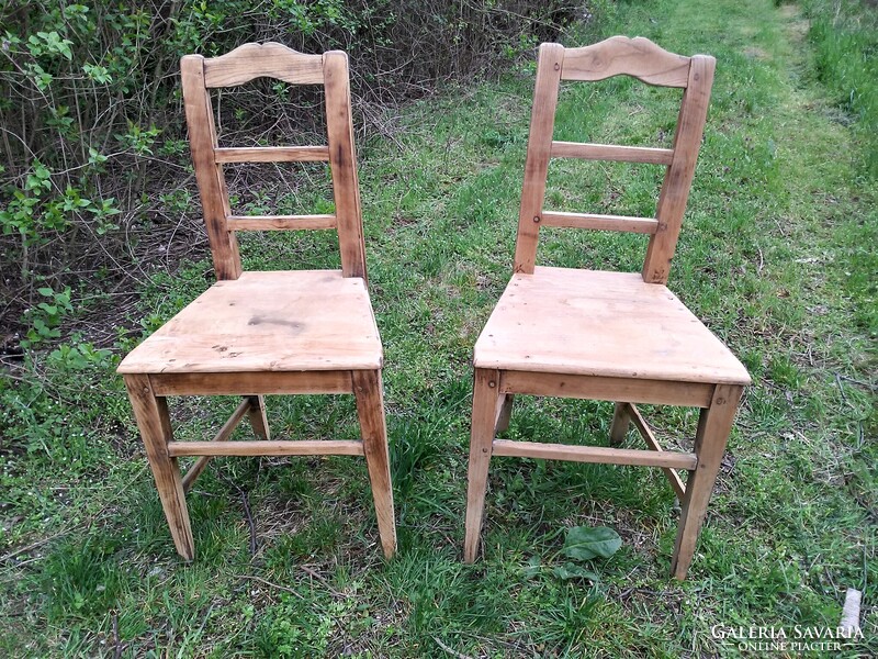 Paraszti szék pár, cseresznye fából. Szép állapotú, felújított.