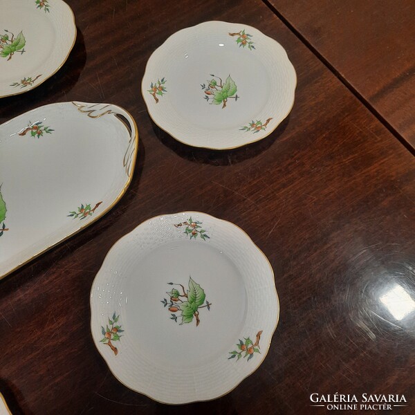 Herendi hecsedli, csipkebogyó mintás porcelán süteményes készlet