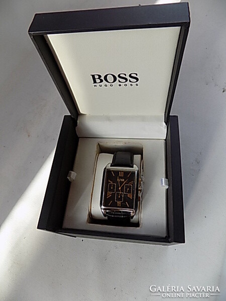 HUGO BOSS quartz férfi stopperes karóra eredeti dobozzal. Nem használt, pontos.