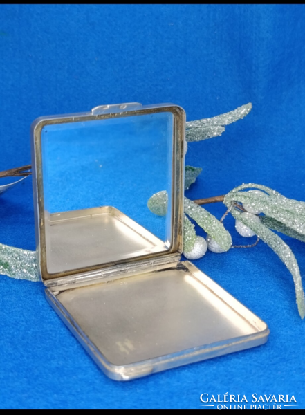 Ezüst sminkes tükrös doboz 1930 körül .Bruttó :65 g ,nettó 49 g 800 finomság ezüst