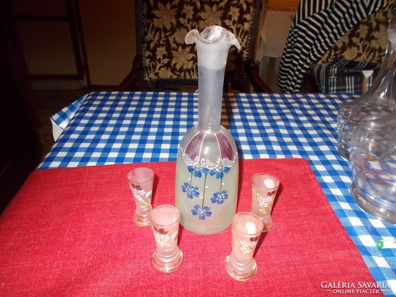 Nagyon öreg szílvóriumos készlet.