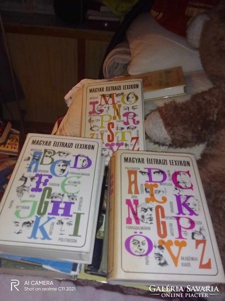 Kenyeres Ágnes. Életrajzi lexikon 1-3 kötet